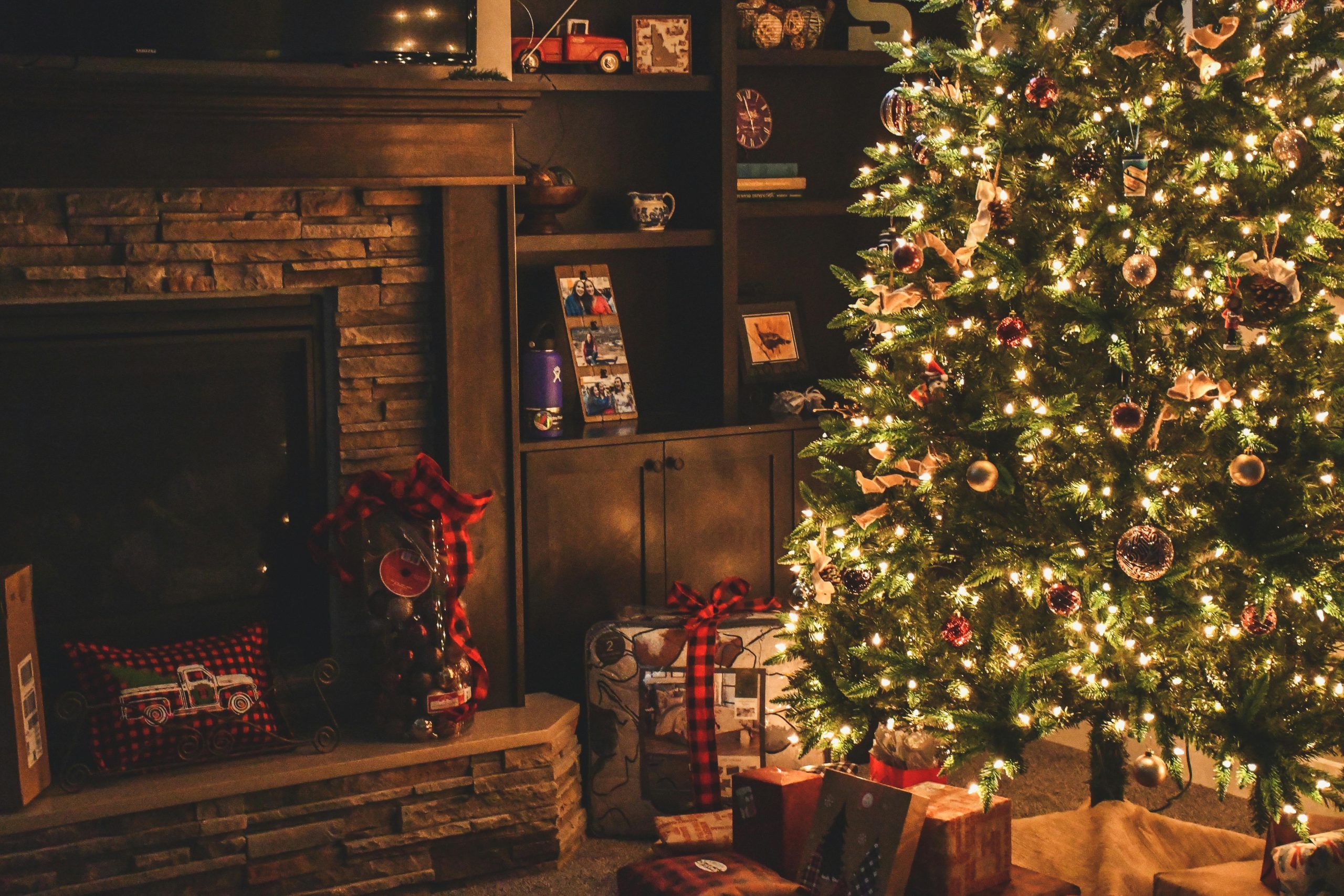 Christmas tree with presents