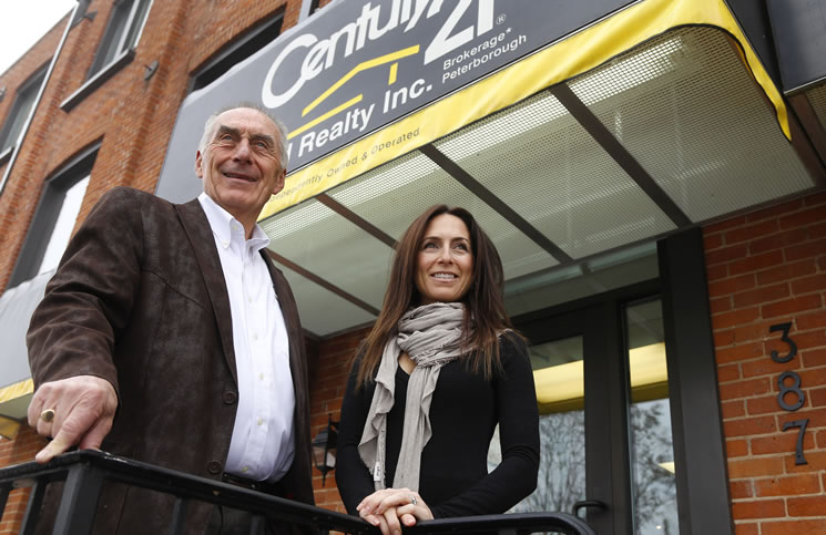Carl-Oake-and-Vanessa-Oake-Century-21-United-Realty